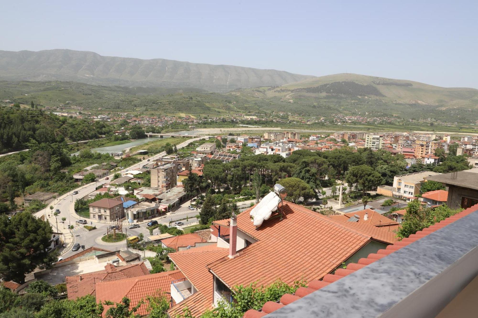 Vila Luen Berat Exterior foto